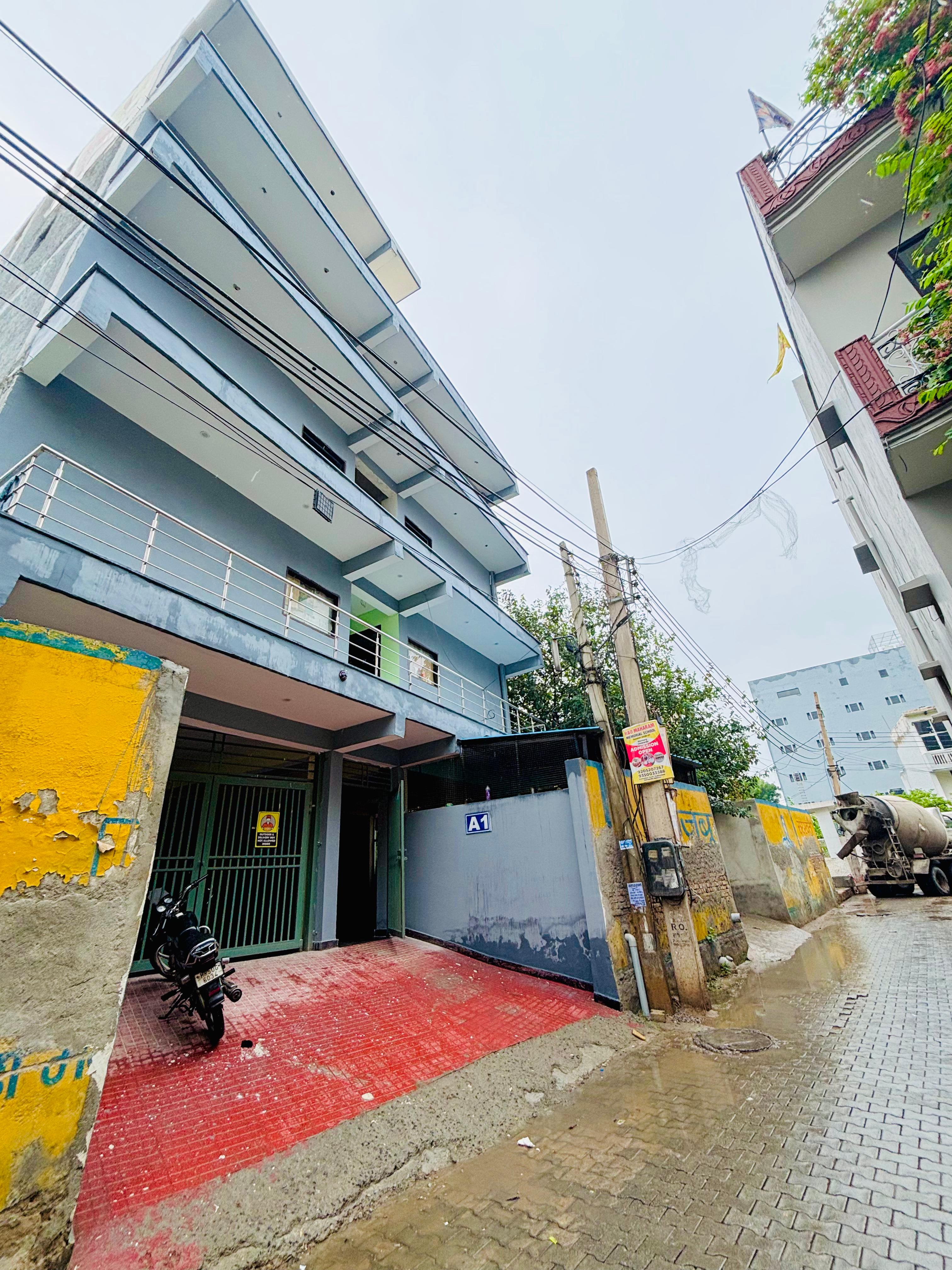 Radhe Radhe PG A1 in Sector 69 Badshahpur Gurgaon