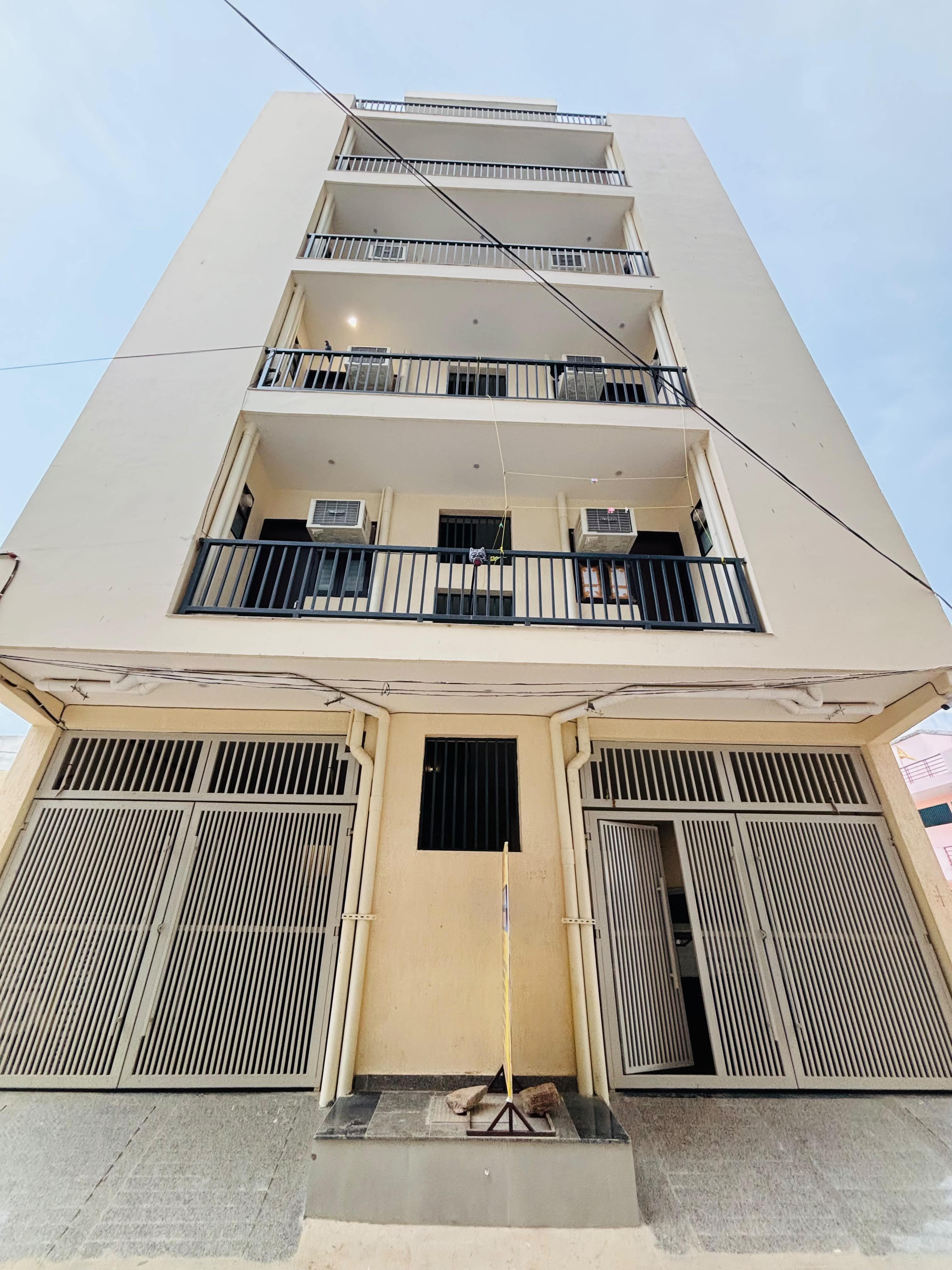 Radhe Radhe PG A1 in Sector 72, Near Bestech Business Tower, Gurgaon